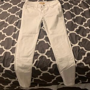 Cute white jeans, could wear on any occasion